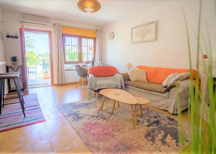 Beautiful 2 Bedroom Bungalow With Communal Pools