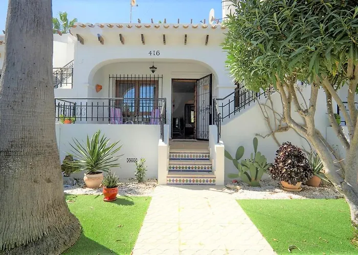Beautiful 2 Bedroom Bungalow With Communal Pools
